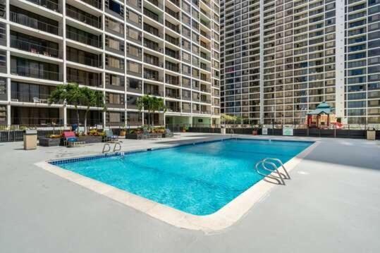 Deluxe Panoramic Mountain View Condo - 37Th Floor, Free Parking & Wifi Condo Honolulu Exterior photo