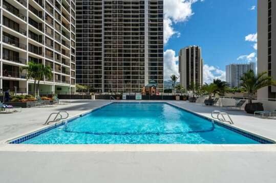 Deluxe Panoramic Mountain View Condo - 37Th Floor, Free Parking & Wifi Condo Honolulu Exterior photo